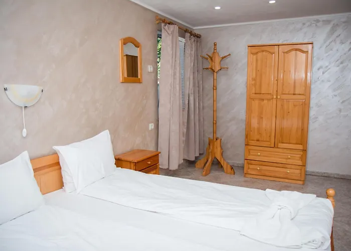 Summer House Christie *